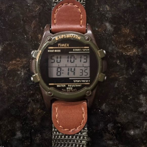 Timex, Model 745 - Picture 2 of 4